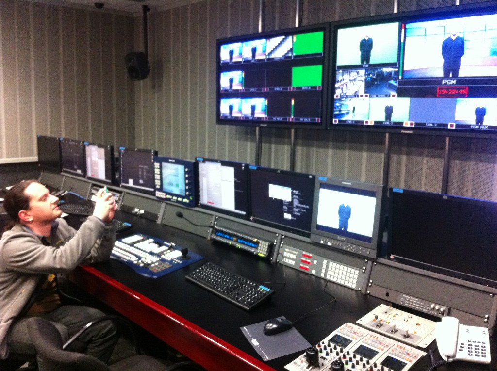 The students were introducing themselves at the TV Studio of Universitat Pompeu Fabra. Photo by: Xavier Ramon